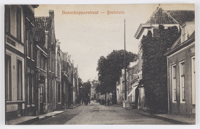 18324 Gezicht in de Benschopperstraat te IJsselstein.